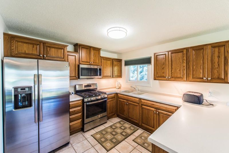 13724 James Ave S, Burnsville, MN 55337