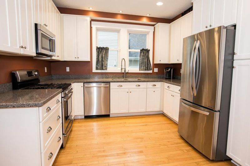 2352 13th Ave E, North Saint Paul, MN 55109