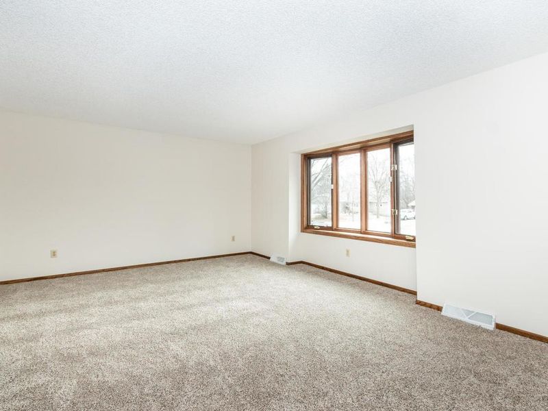 113 102nd Ln NE, Blaine, MN 55434