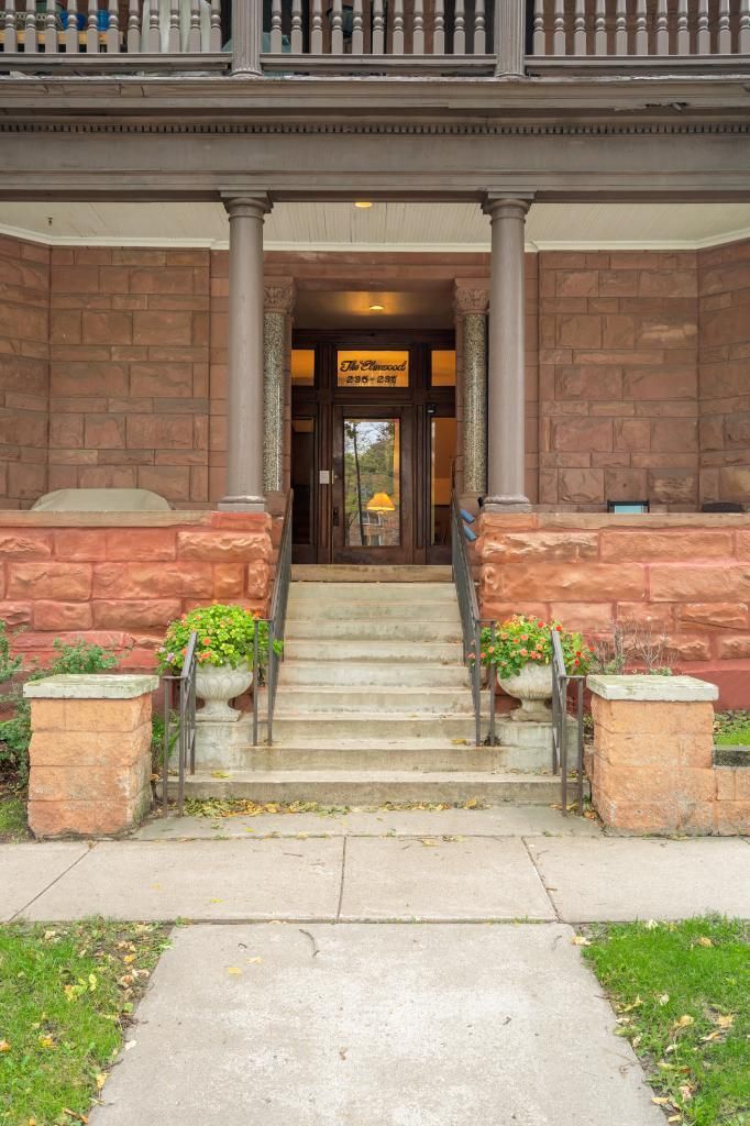 237 Arundel St #4, Saint Paul, MN 55102