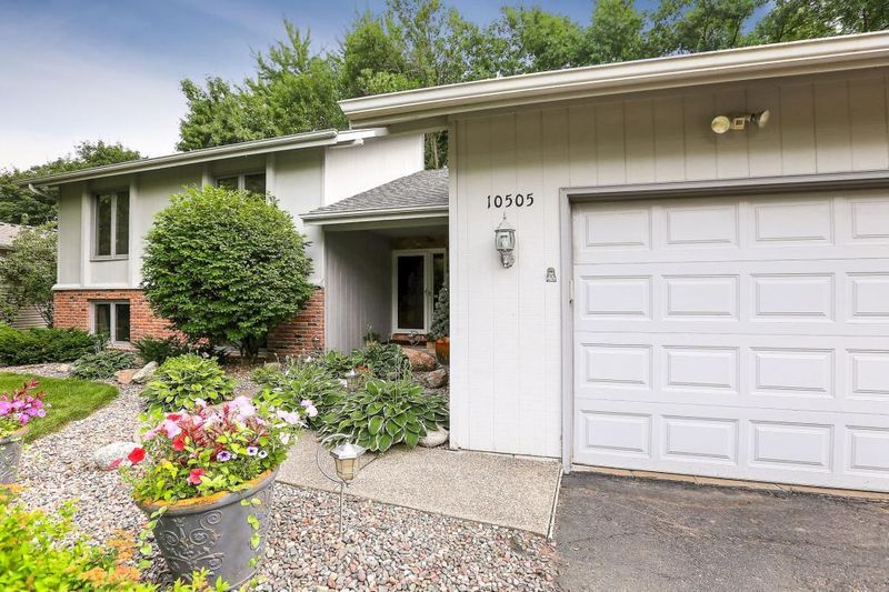 10505 34th Ave N, Plymouth, MN 55441