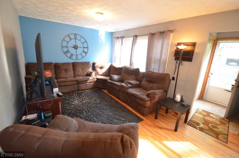30420 Broadway St, Lindstrom, MN 55045