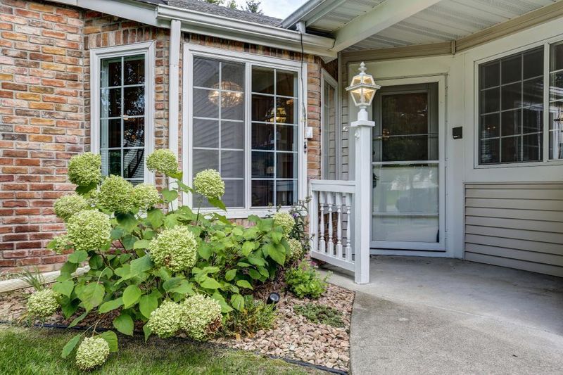 5693 Donegal Ct, Shoreview, MN 55126