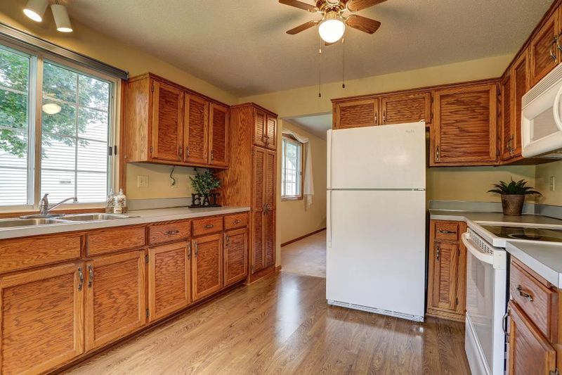 5693 Donegal Ct, Shoreview, MN 55126