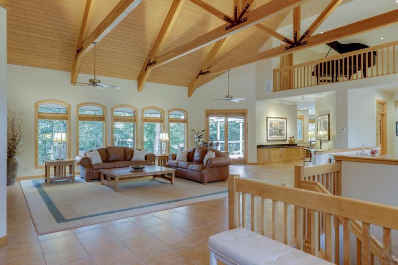 11 N Mallard Rd, North Oaks, MN 55127