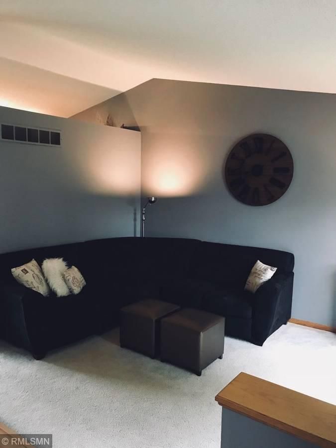 8770 E Hillview Dr, Saint Bonifacius, MN 55375