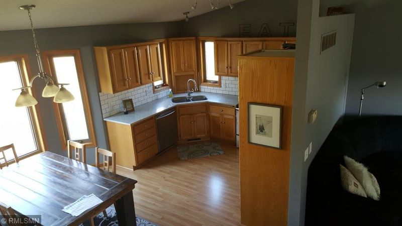 8770 E Hillview Dr, Saint Bonifacius, MN 55375