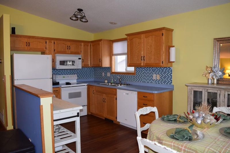 917 7th Ave NW, Hutchinson, MN 55350