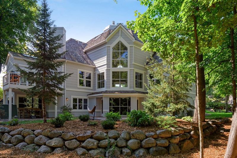 55 Gideons Point Rd, Excelsior, MN 55331