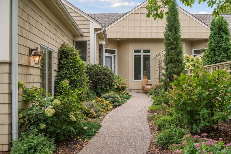 2898 Pelican Point Cir, Mound, MN 55364
