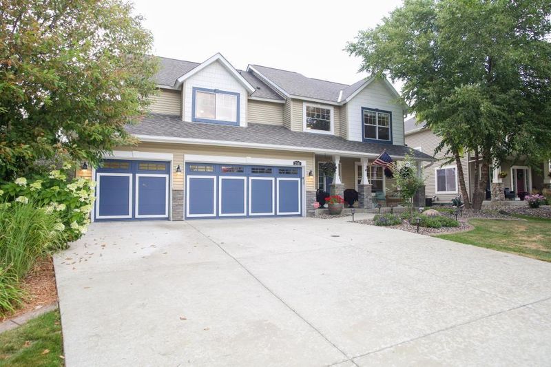 2510 Sandstone Dr, Woodbury, MN 55129