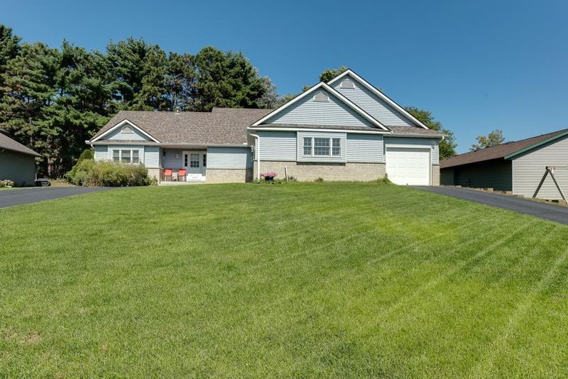 2507 Bittersweet Ln, North Saint Paul, MN 55109