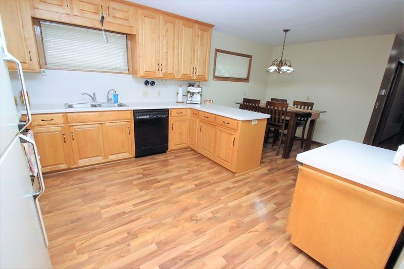 21 Ivy Ave SE, Richmond, MN 56368