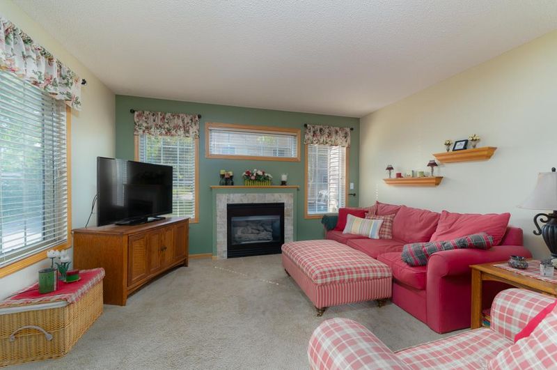 1031 Lovell Ave W, Roseville, MN 55113