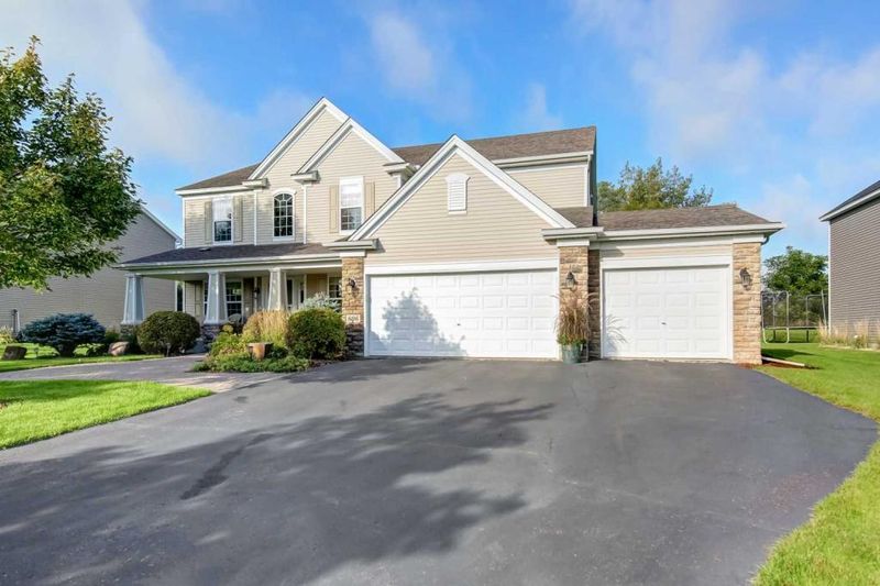 806 Brandon Ct, Victoria, MN 55386