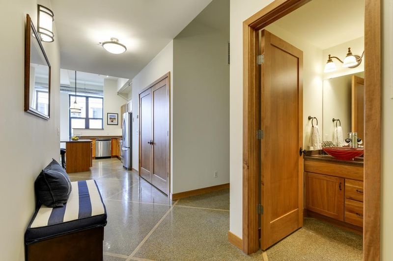 350 Saint Peter St #1001, Saint Paul, MN 55102