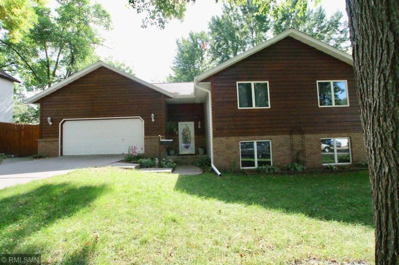 2472 16th Ave E, North Saint Paul, MN 55109