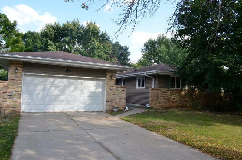 1621 Raleigh Dr, Burnsville, MN 55337