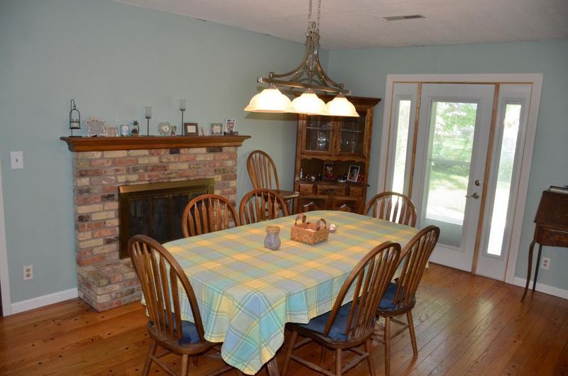 1621 Raleigh Dr, Burnsville, MN 55337