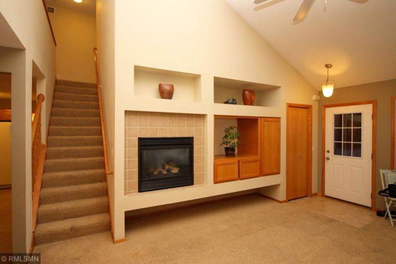 864 Ferdinand Dr, Shakopee, MN 55379