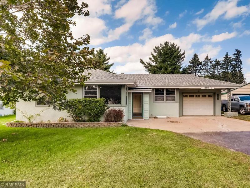 1963 Kingston Ave E, Maplewood, MN 55109