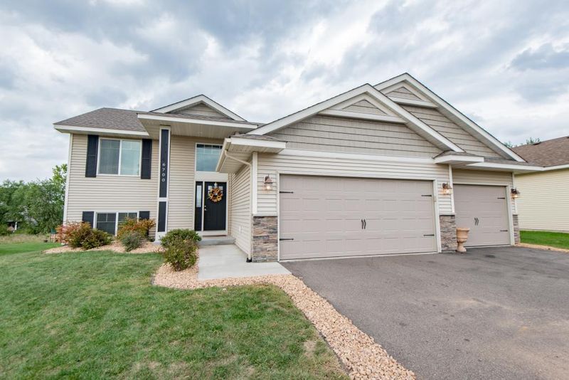6700 Tessman Ter N, Brooklyn Park, MN 55445