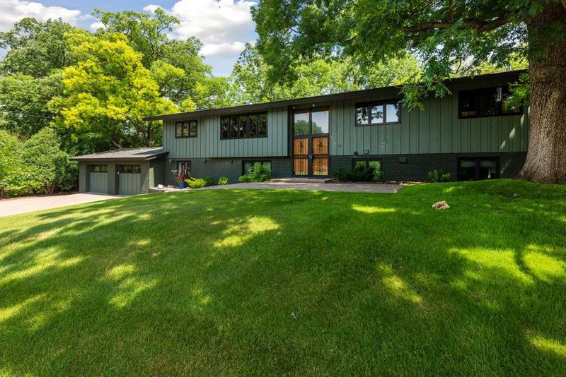 6805 Oaklawn Ave, Edina, MN 55435