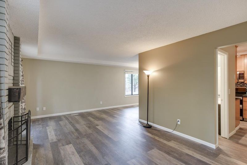 1162 Landmark Trl N, Hopkins, MN 55343