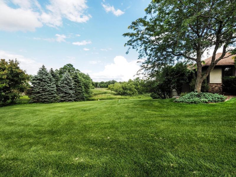 12125 Sunset Trl, Plymouth, MN 55441