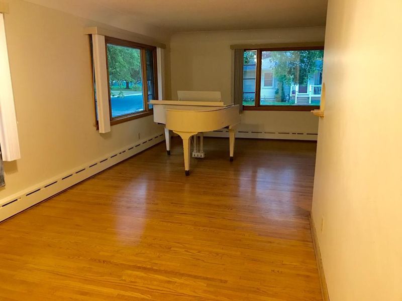 217 Queen Ave, Silver Lake, MN 55381