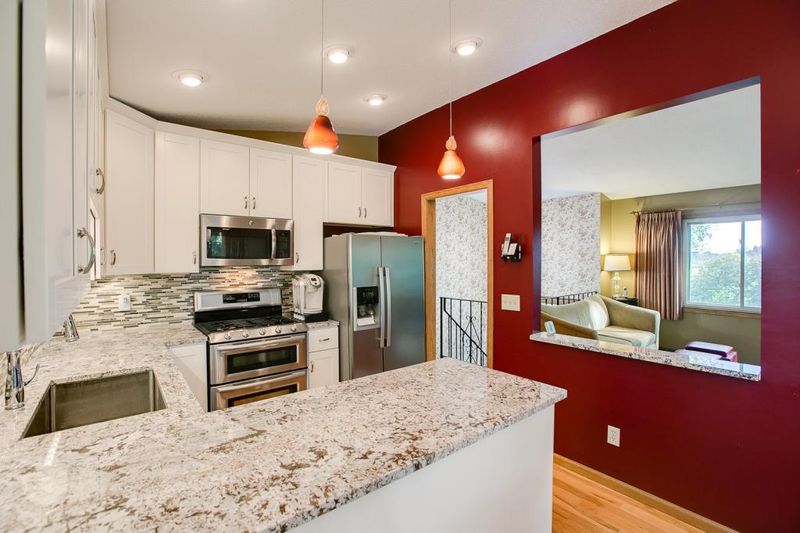 878 Sherwood Rd, Shoreview, MN 55126