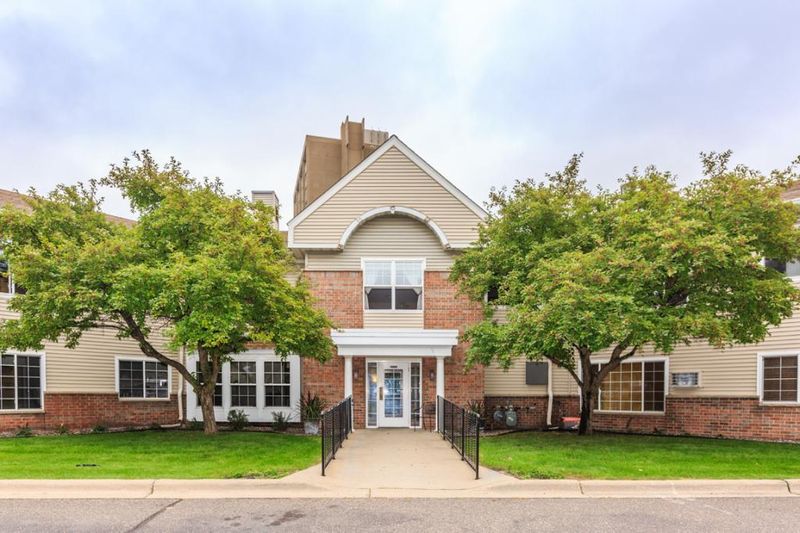 1729 6th St NE #208, Minneapolis, MN 55413