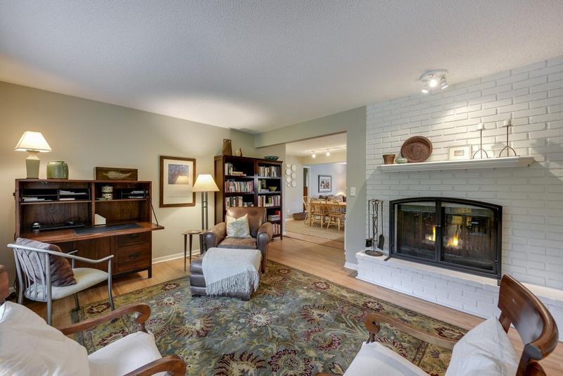 3822 Brown Ln, Minnetonka, MN 55345