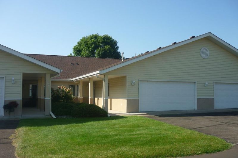 13037 Evergreen Dr, Lindstrom, MN 55045
