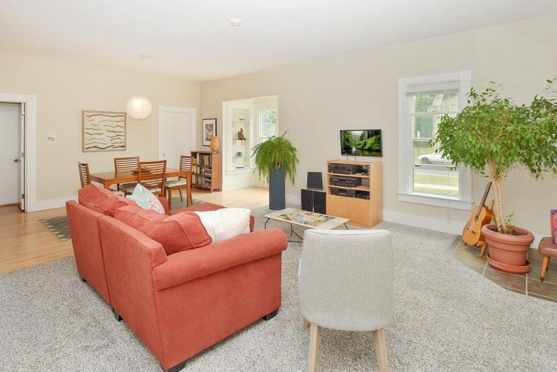 2263 4th St, White Bear Lake, MN 55110
