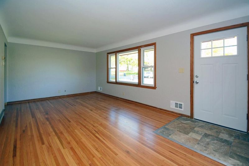 1596 Ivy Ave E, Saint Paul, MN 55106