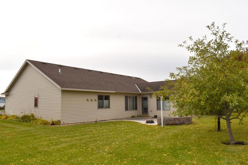 1815 W Oakes Dr, Saint Cloud, MN 56303