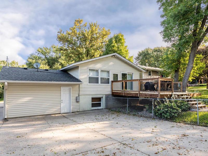 5971 Gumwood Rd, Mound, MN 55364