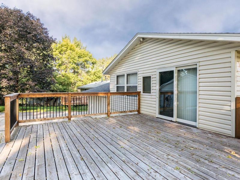 5971 Gumwood Rd, Mound, MN 55364