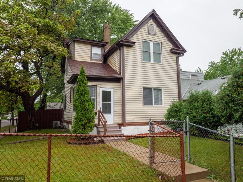 1059 Wilson Ave, Saint Paul, MN 55106