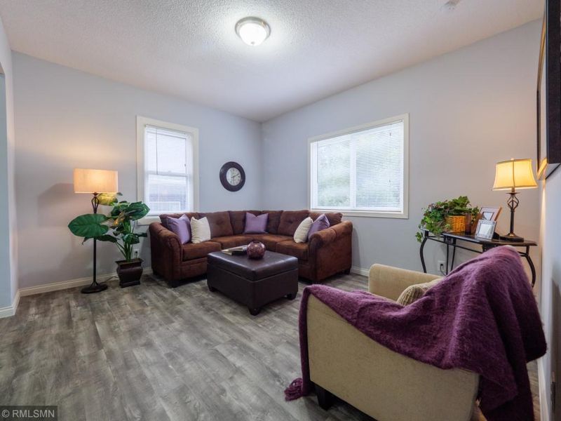1059 Wilson Ave, Saint Paul, MN 55106