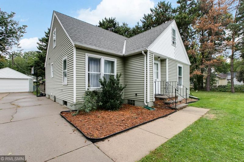 1879 Birmingham St, Maplewood, MN 55109