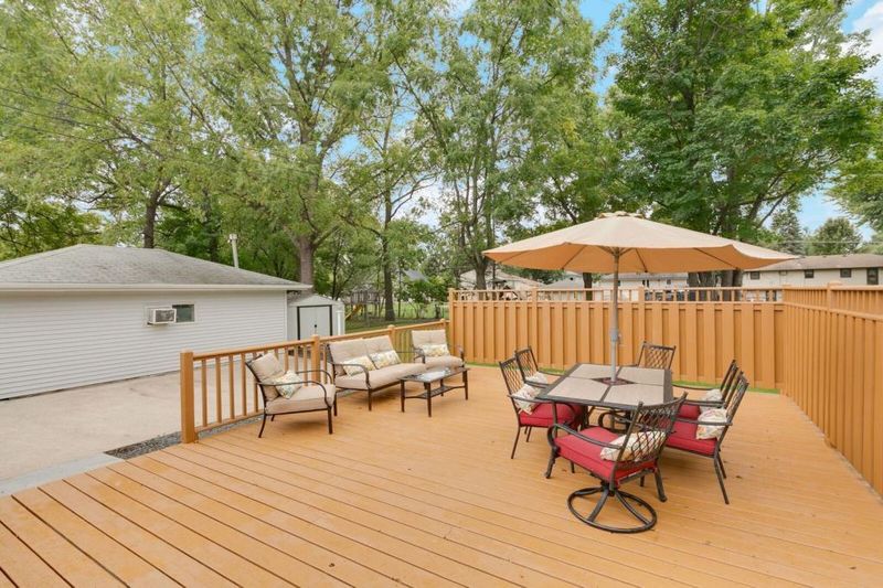 715 10th St W, Hastings, MN 55033