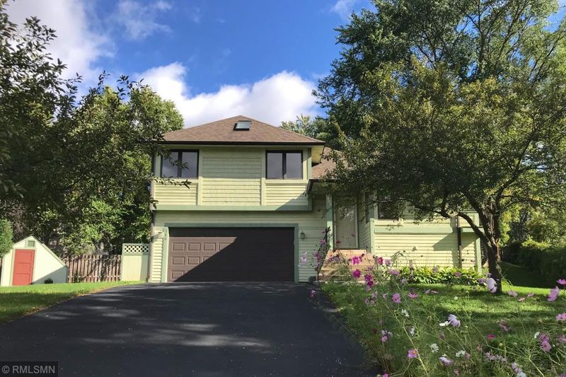 386 Londin Cir, Saint Paul, MN 55119