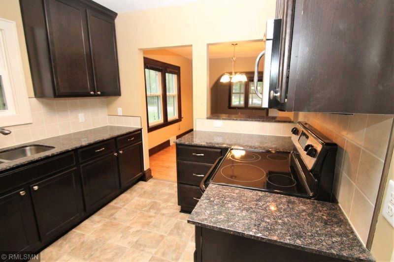 2486 15th Ave E, North Saint Paul, MN 55109