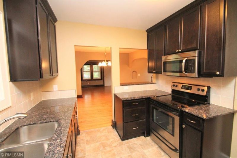2486 15th Ave E, North Saint Paul, MN 55109