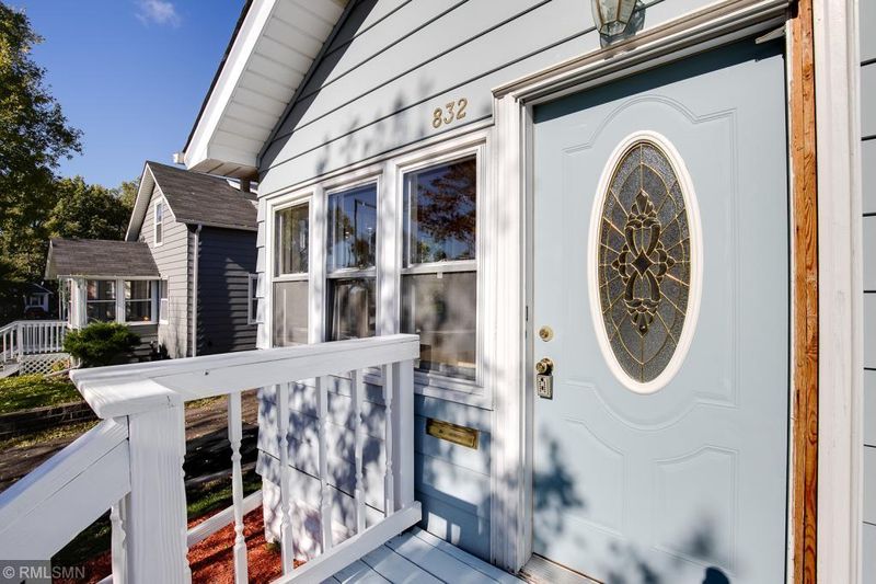 832 Algonquin Ave, Saint Paul, MN 55119