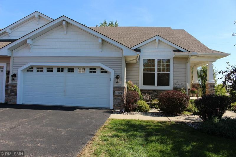 7749 Vasserman Trl, Chanhassen, MN 55317