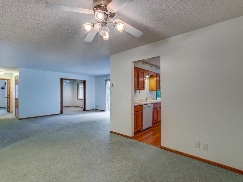1009 Greenhaven Dr #1001, Vadnais Heights, MN 55127