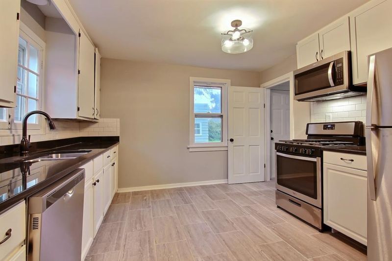 1960 Eugene St, White Bear Lake, MN 55110